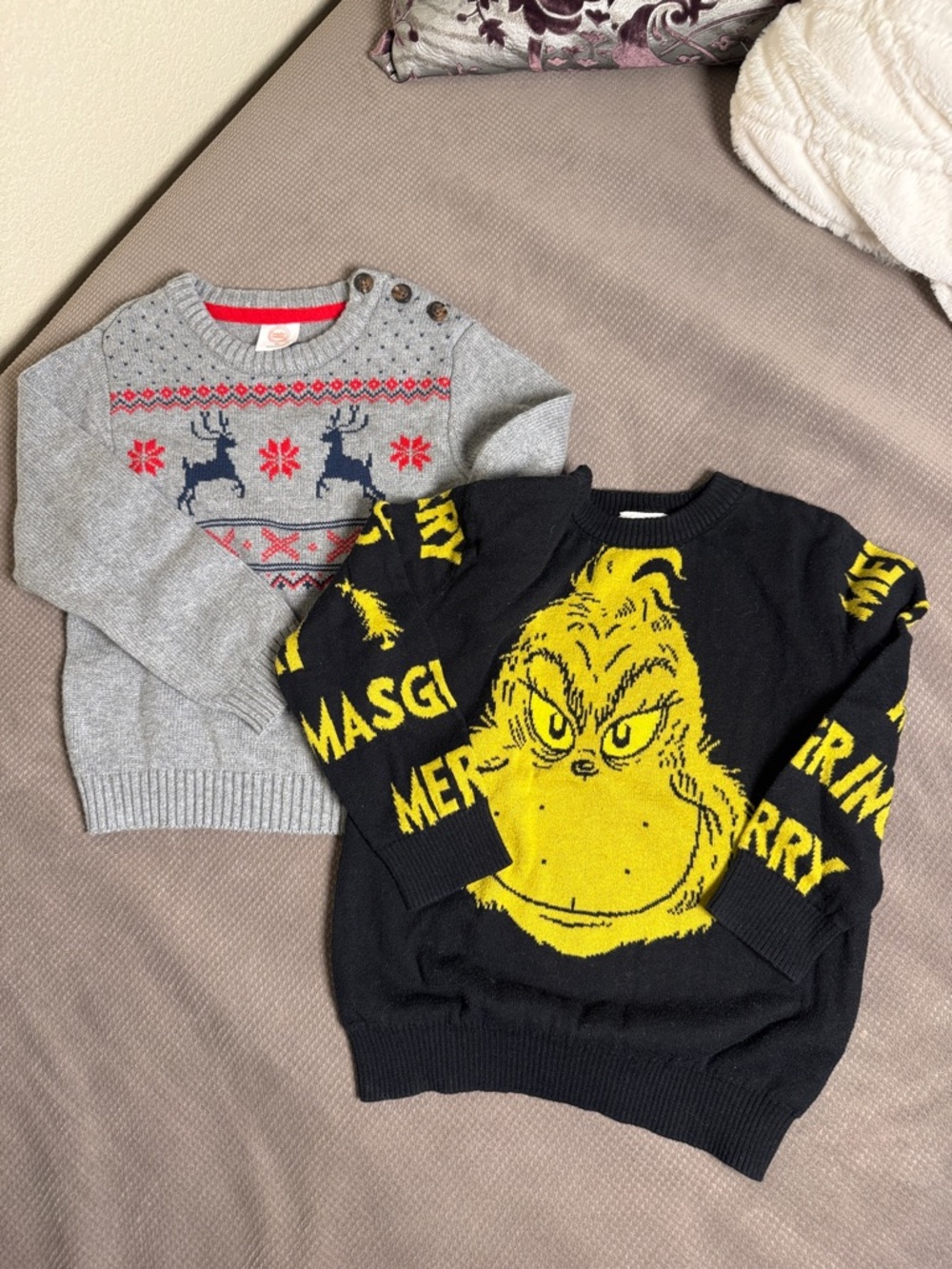 wonder nation Kids Sweater Duo - Gray Reindeer & Black Grinch Graphic